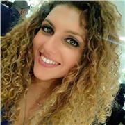 Laureata in Lingue e Culture Straniere, in possesso del Diploma de Español como Lengua Extranjera, C2, nivel superior (Diploma di Spagnolo come Lingua Straniera, C2, livello superiore) impartisce lezioni di Spagnolo ad alunni di scuole elementari , medie